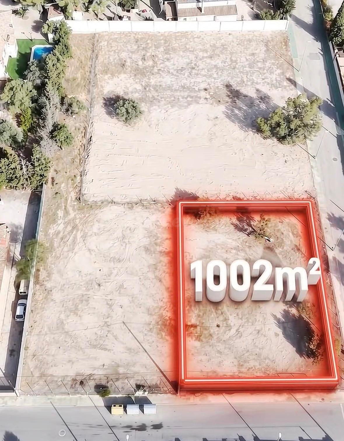 Parcela en esquina de 1002m2 en Los Conejos - foto 2