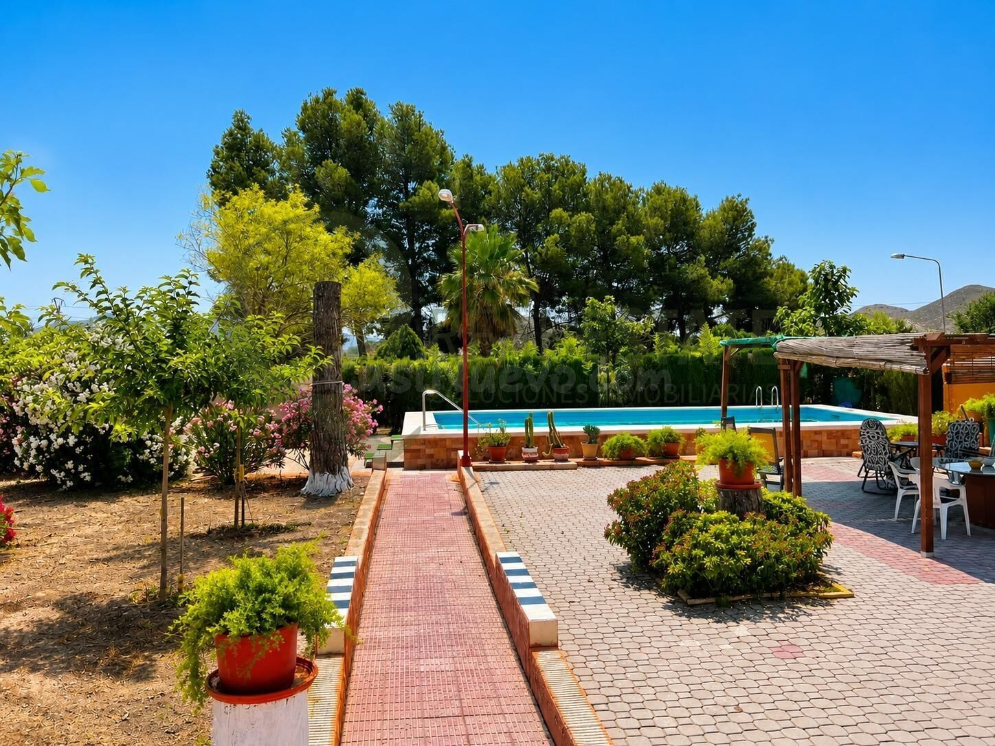 Casa de campo con piscina y amplia parcela en un entorno nat - foto 3