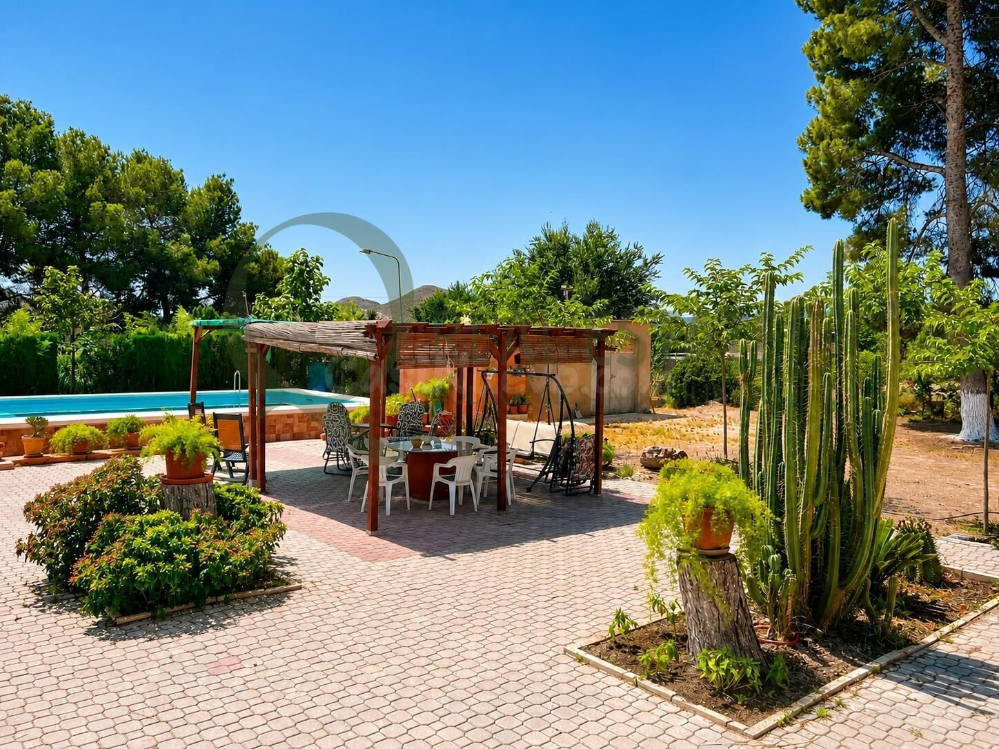 Casa de campo con piscina y amplia parcela en un entorno nat - foto 4