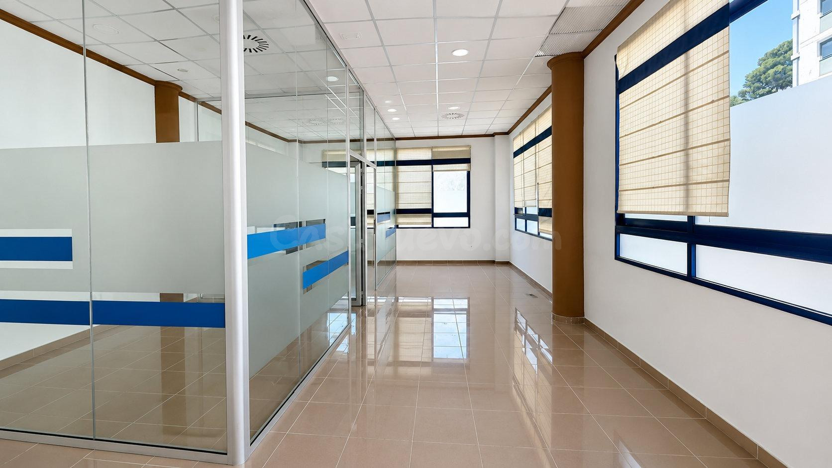 Oficinas en alquiler en Calle San Bartolomé con opción de te - foto 2