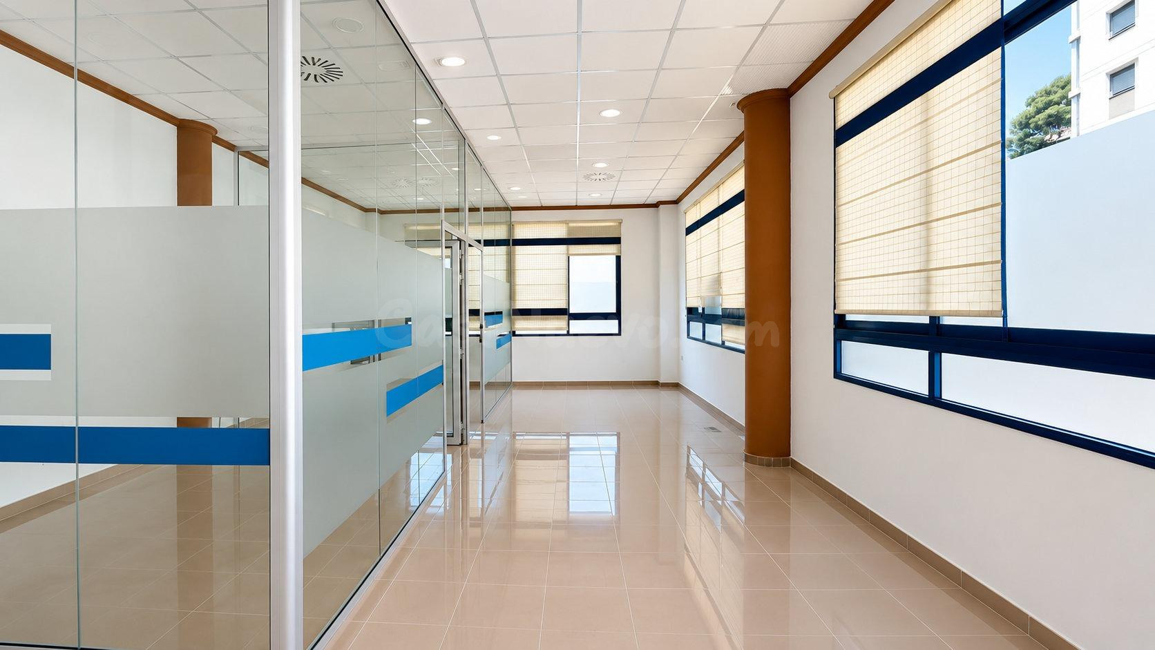 Oficinas en alquiler en Calle San Bartolomé con opción de te - foto 3