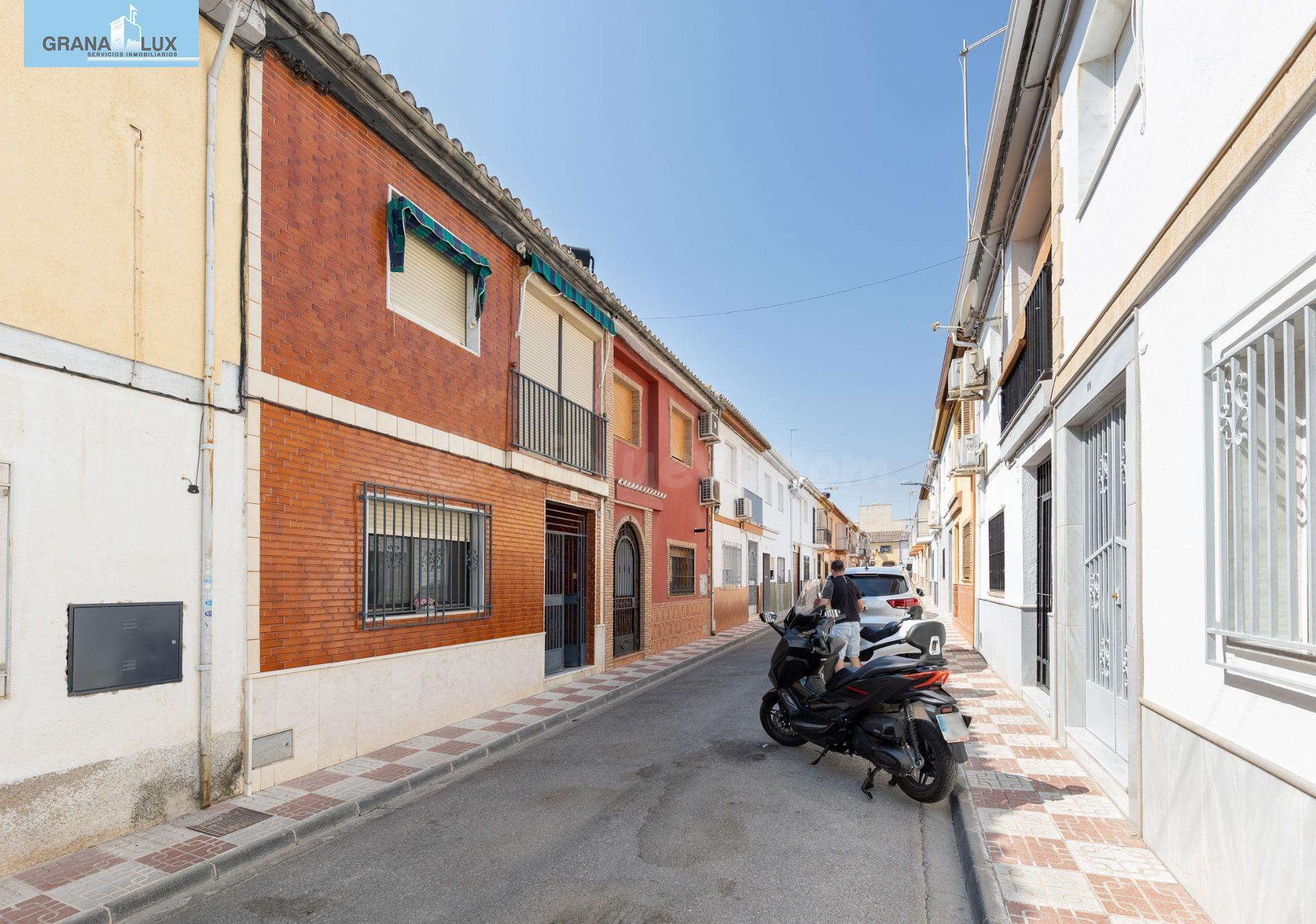 CASA EN VENTA EN ARMILLA