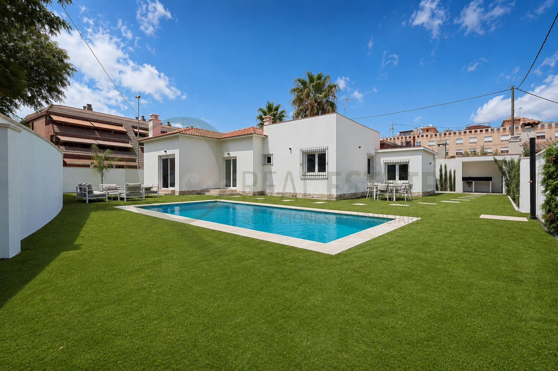Chalet independiente con piscina privada, 4 dormitorios y ex - foto 2