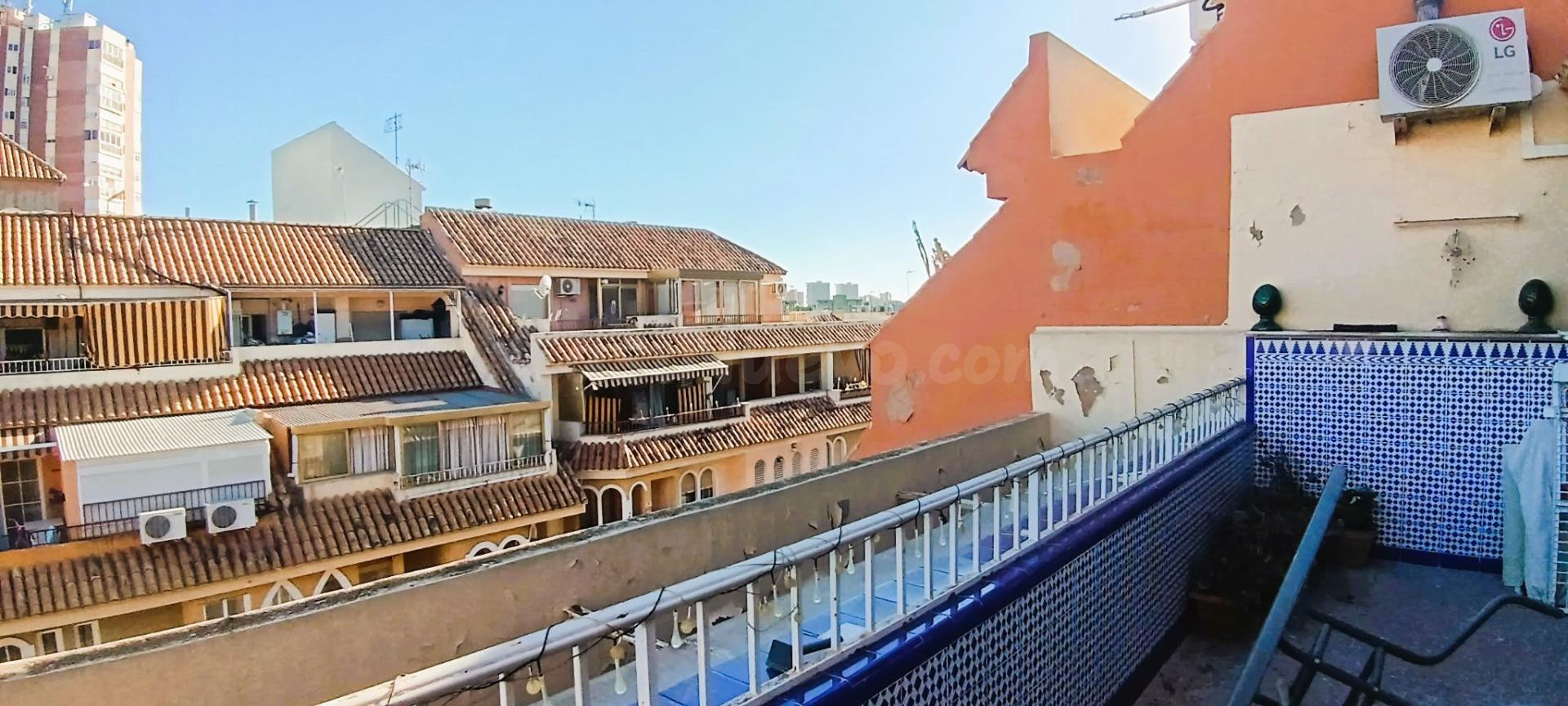 FANTASTICO ATICO CON 2 DORMITORIOS Y GRAN TERRAZA EN ZONA CO - foto 2