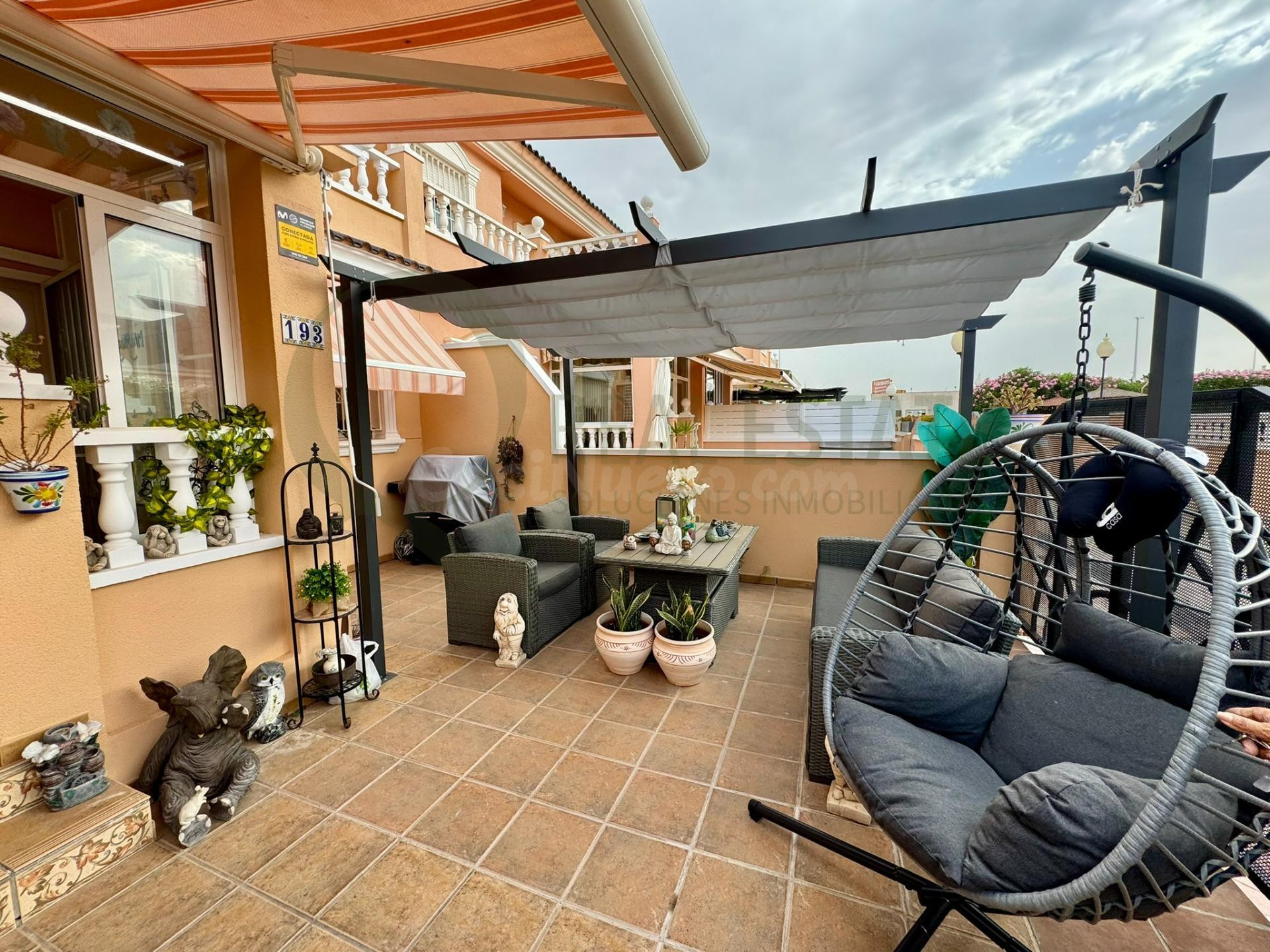 Bungalow dúplex con terraza, patio y excelente ubicación en  - foto 2
