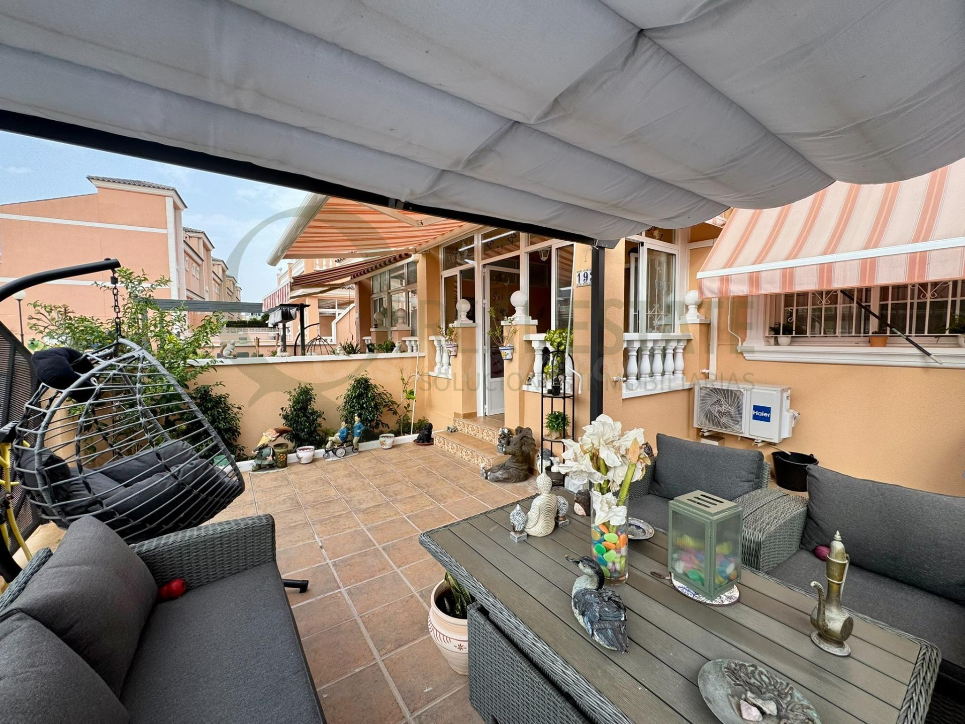 Bungalow dúplex con terraza, patio y excelente ubicación en  - foto 3