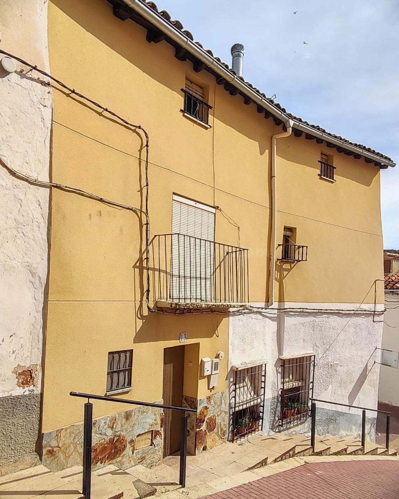 Casa de pueblo en venta en Alcaraz (Albacete) - foto 2