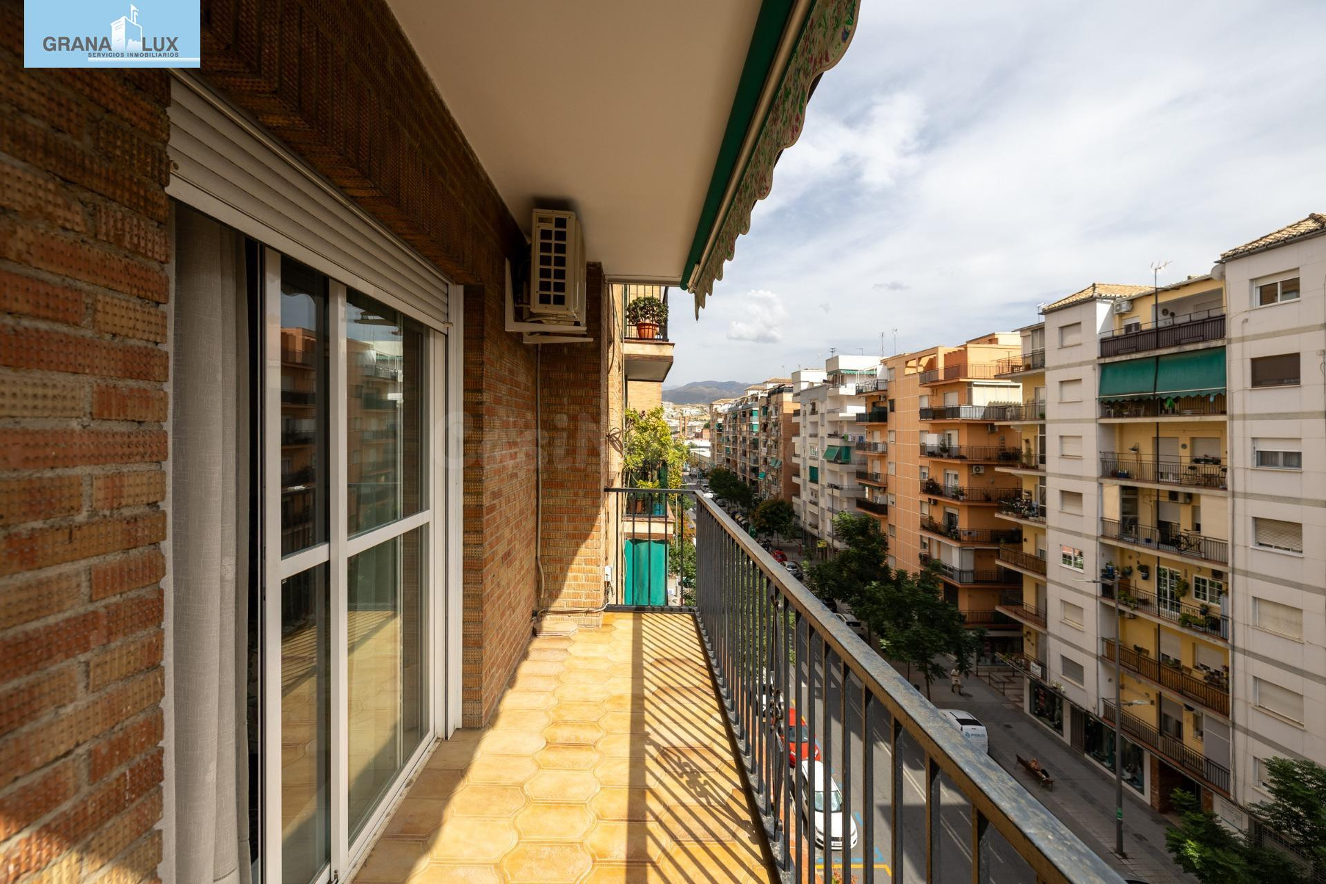 PISO DE 3 DORMITORIOS CON TERRAZA Y VISTAS EN EL ZAIDÍN – 5.ª PLANTA CON ASCENSOR