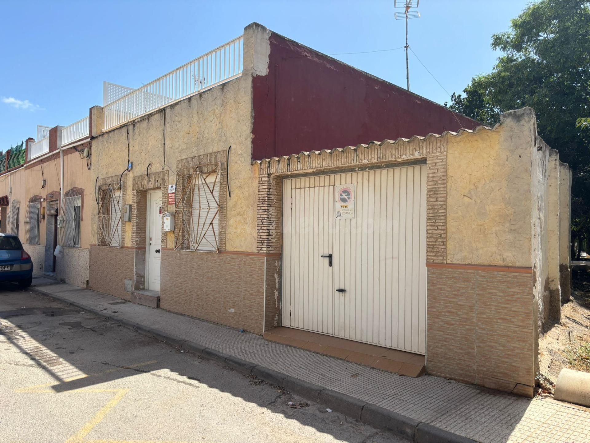 Planta baja reformada con patio, gran terraza y cochera en l