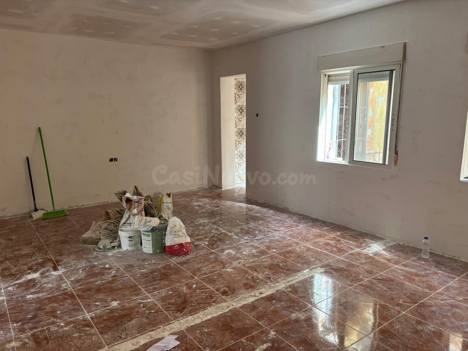 Planta baja reformada con patio, gran terraza y cochera en l - foto 3