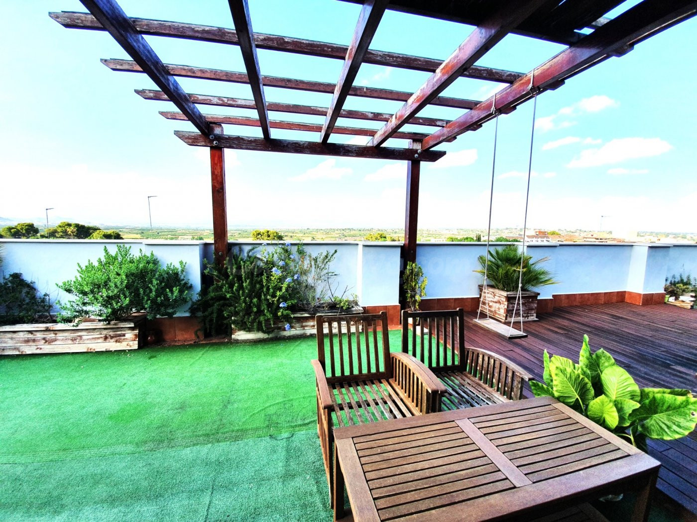 AMPLIO ÁTICO EN ALQUILER CON GRAN TERRAZA Y VISTAS EN RIBA-R