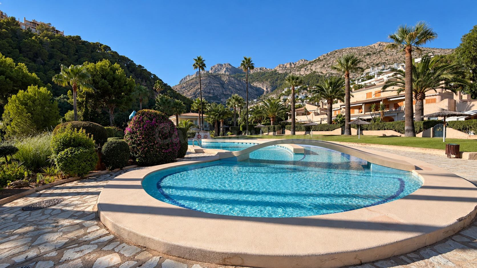Piso en Altea Hills con terraza, piscina privada y vistas al - foto 2
