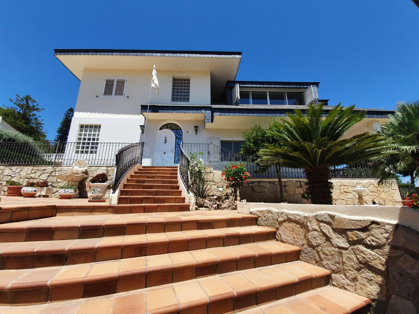 PRECIOSO CHALET EN SIERRA PERENCHIZA
