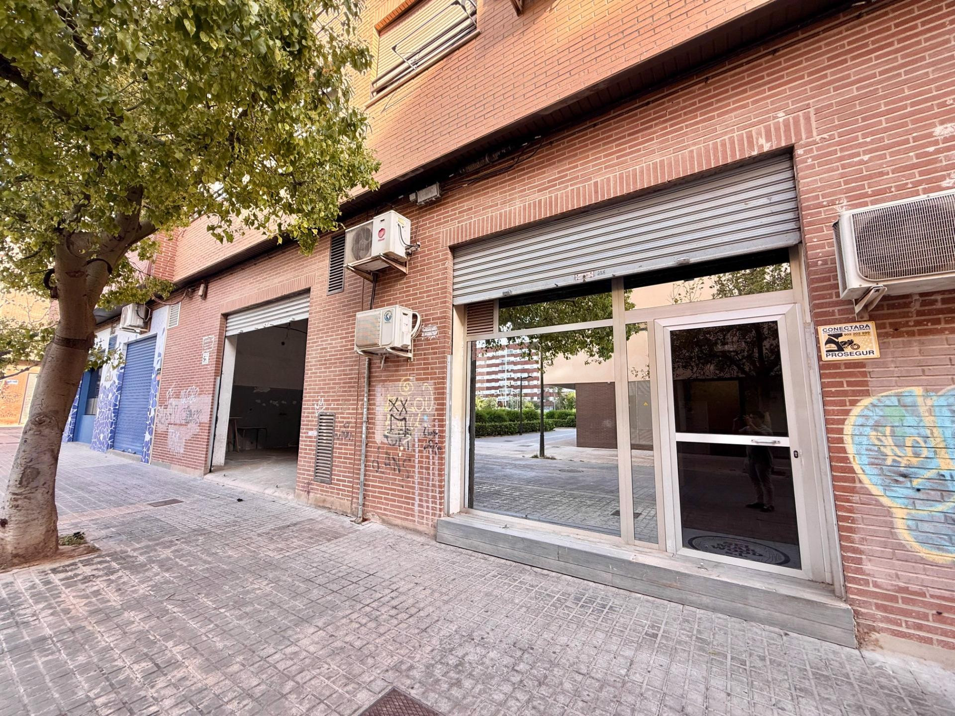 Local comercial en venta en C/Bernat Descoll (Malilla)