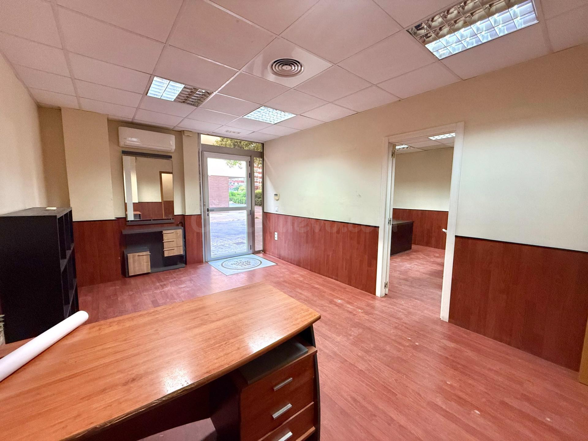 Local comercial en venta en C/Bernat Descoll (Malilla) - foto 3