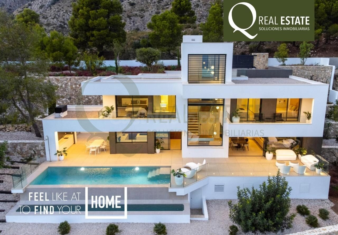 Villa de lujo en Altea con vistas panorámicas al mar y piscina infinity