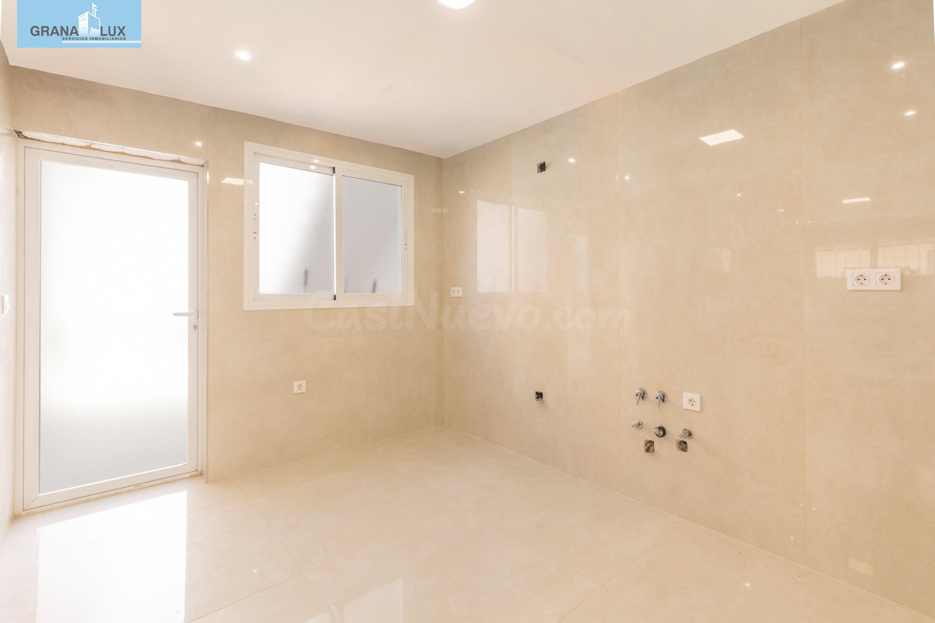 ¡CASA TOTALMENTE REFORMADA Y EN PLANTA BAJA EN SANTA FE! - foto 2