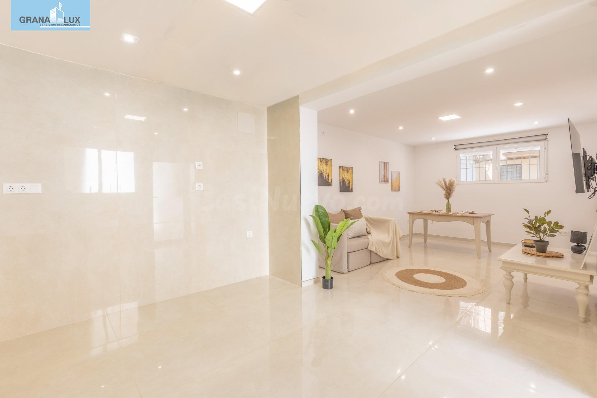 ¡CASA TOTALMENTE REFORMADA Y EN PLANTA BAJA EN SANTA FE! - foto 3