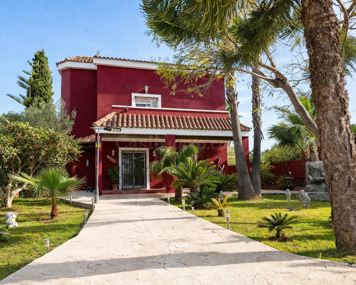 CHALET INDEPENDIENTE EN BÉTERA CON 861 m2 DE PARCELA, PISCIN