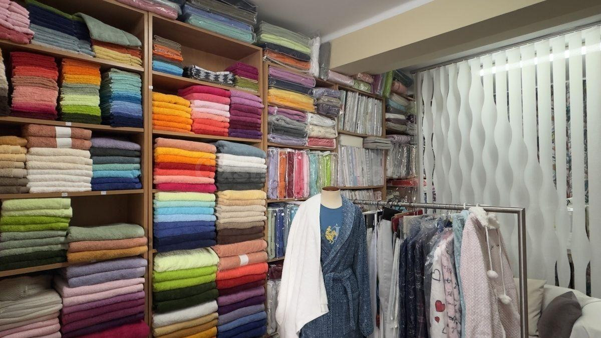 TRASPASO DE TIENDA DE CORTINAS, ROPA DE CAMA Y TEXTIL DEL HO - foto 2