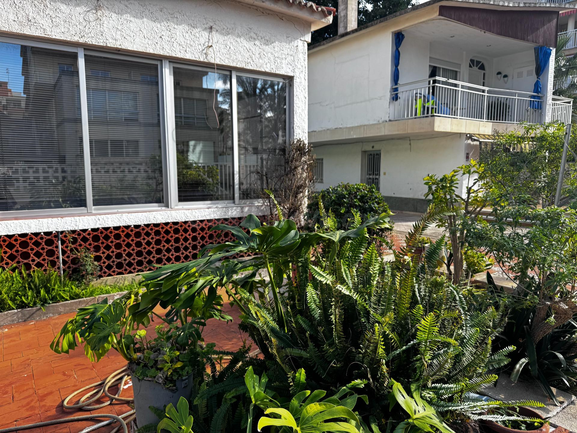 Se venden dos Chalets independientes cerca de la Playa - foto 2