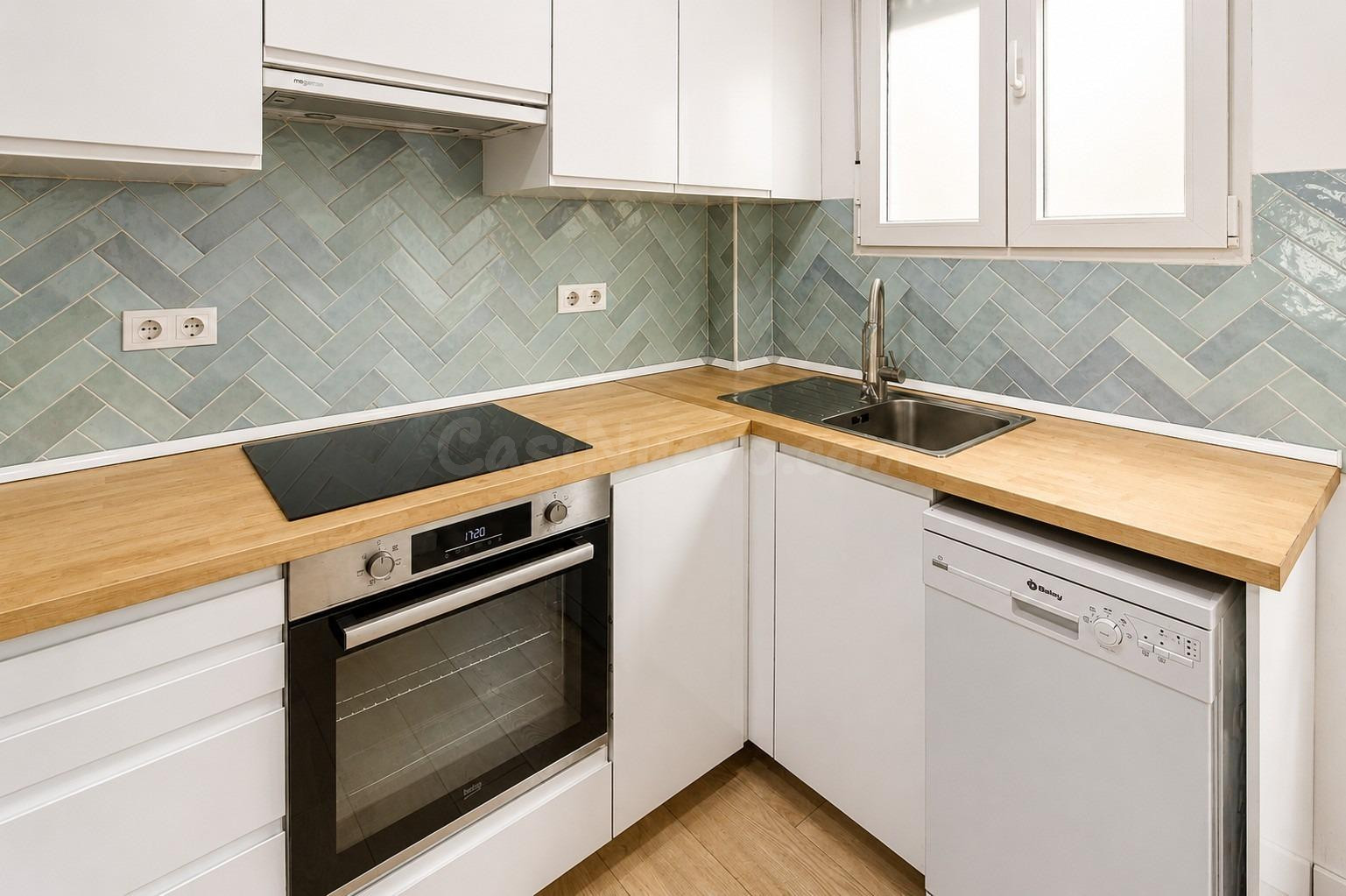 Piso reformado de 3 habitaciones con balcón en En Corts