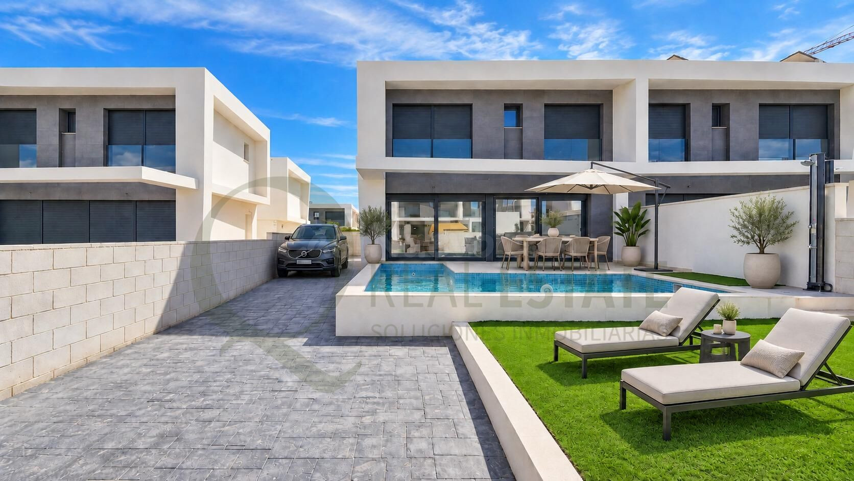 Chalet en Gran Alacant con piscina privada, jardín y amplias - foto 3