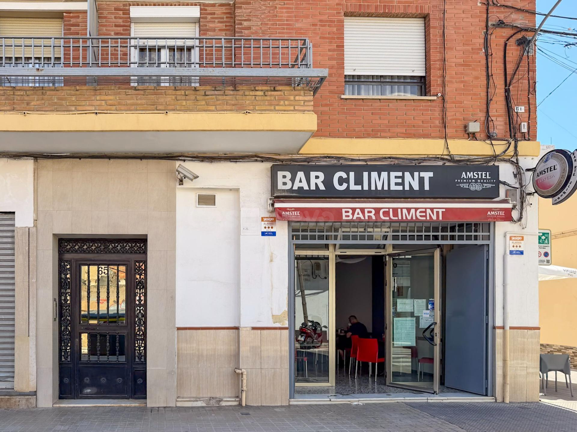Venta y traspaso de un bar en la Fonteta de San Luis