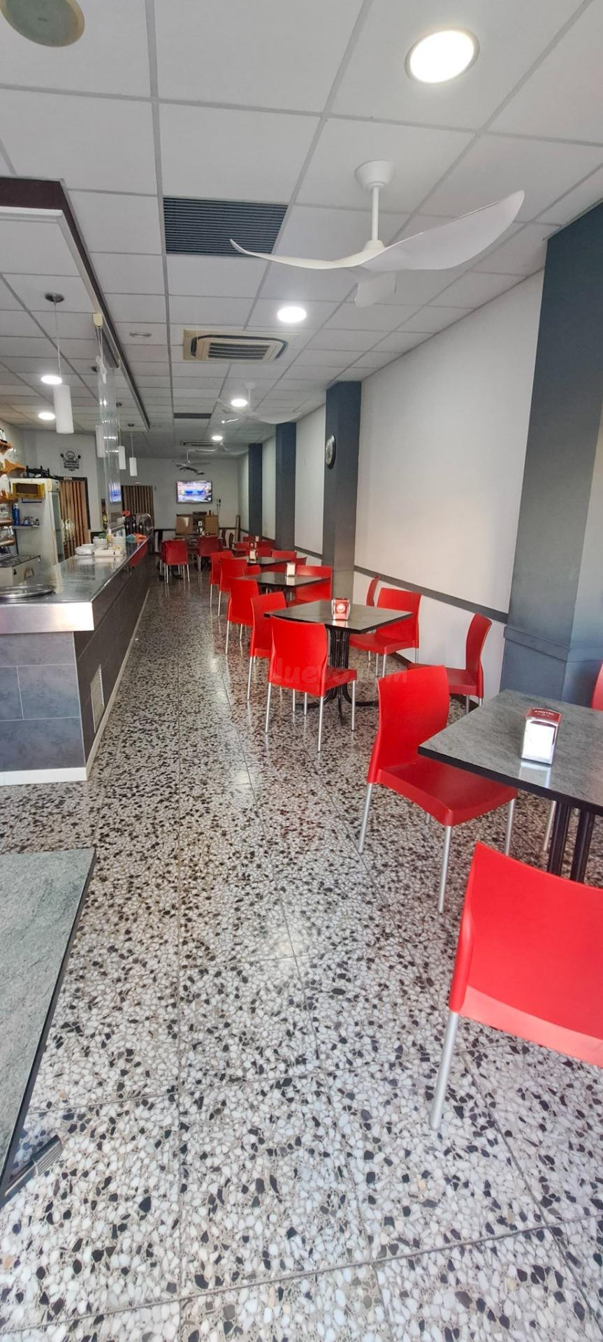 Venta y traspaso de un bar en la Fonteta de San Luis - foto 3