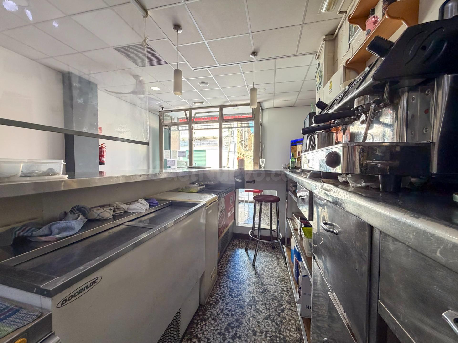 Venta y traspaso de un bar en la Fonteta de San Luis - foto 4