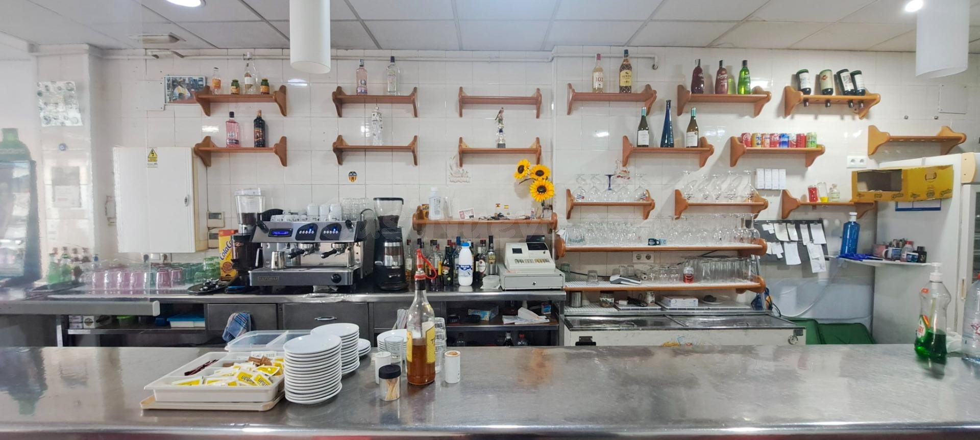 Venta y traspaso de un bar en la Fonteta de San Luis - foto 5
