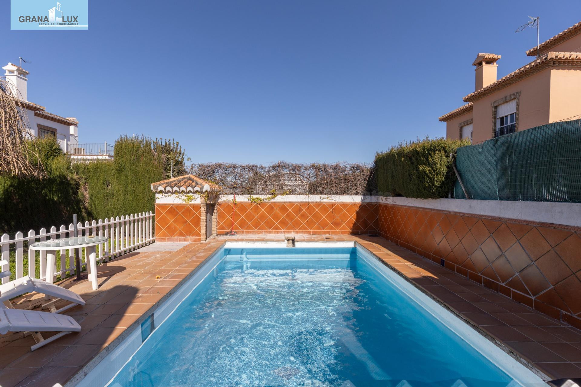 Magnifico chalet en venta en La Zubia - foto 3
