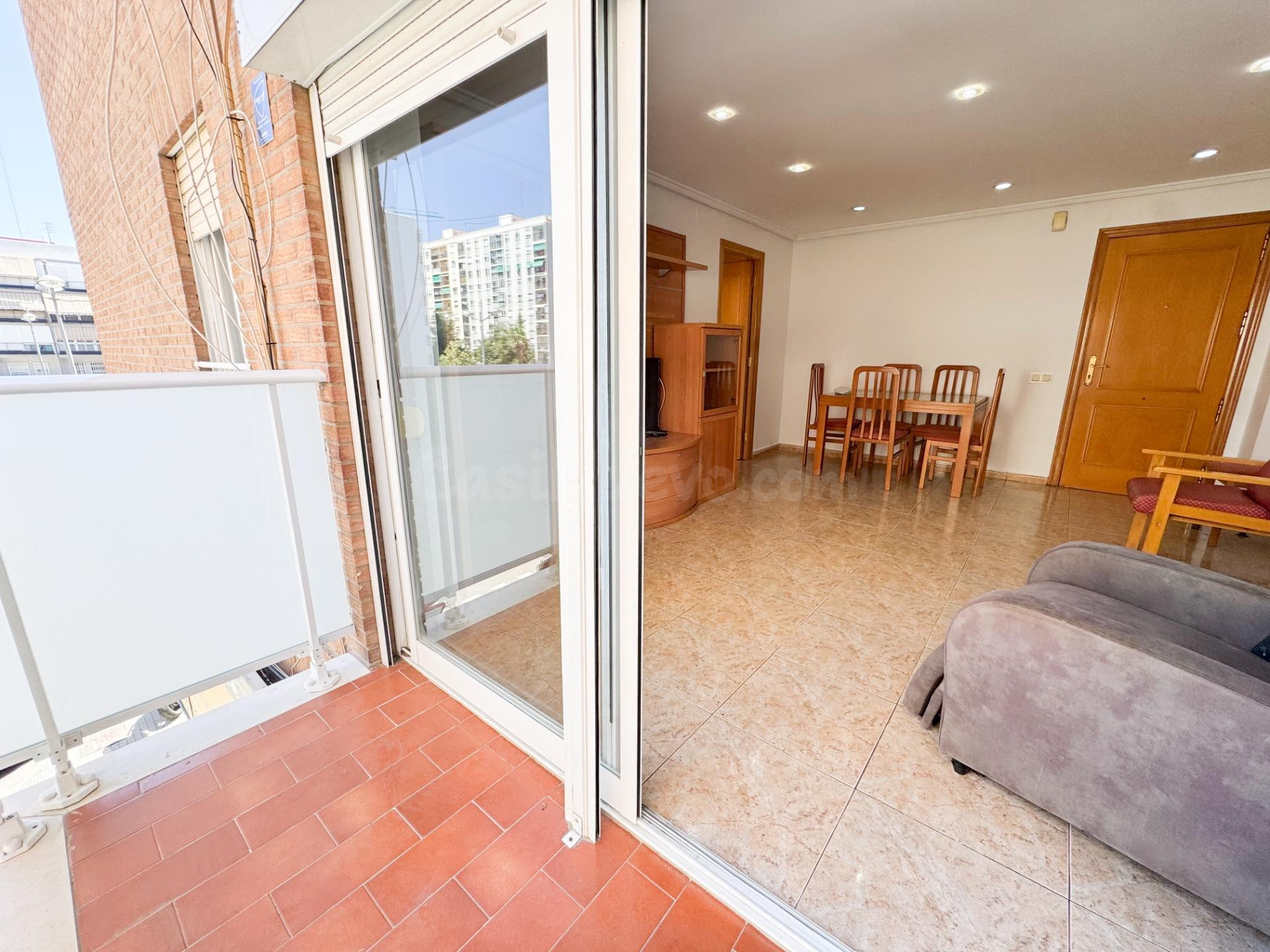 Vivienda en venta en Malilla: cómoda, bien distribuida y con - foto 2