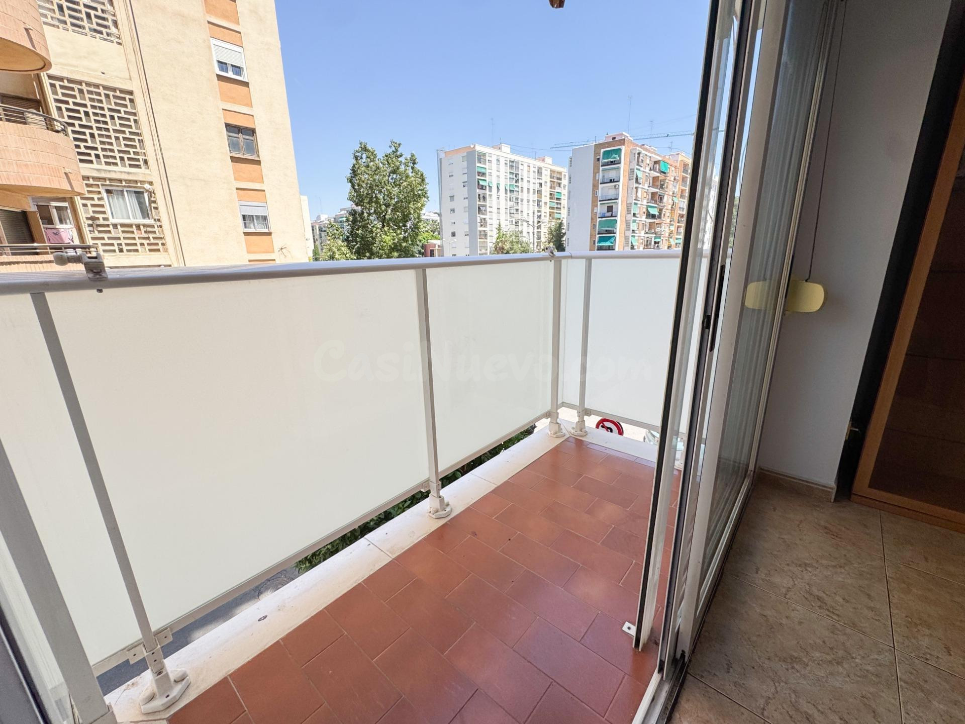 Vivienda en venta en Malilla: cómoda, bien distribuida y con - foto 3