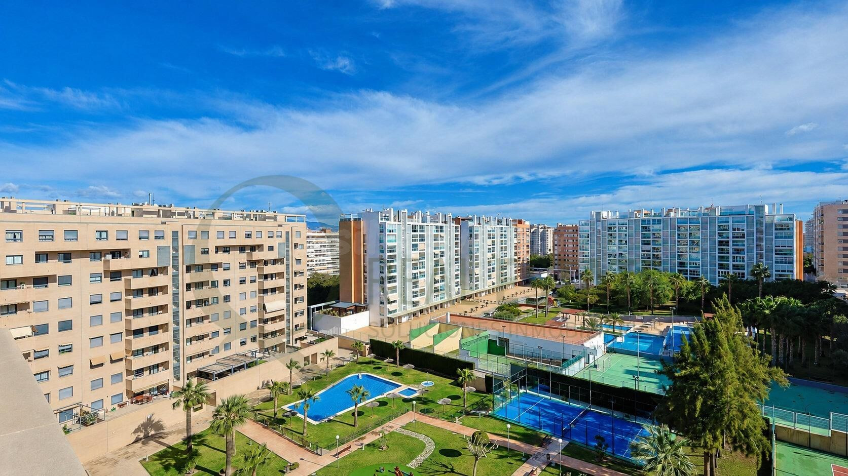 Ático dúplex de 4 habitaciones con amplias terrazas en Playa - foto 2