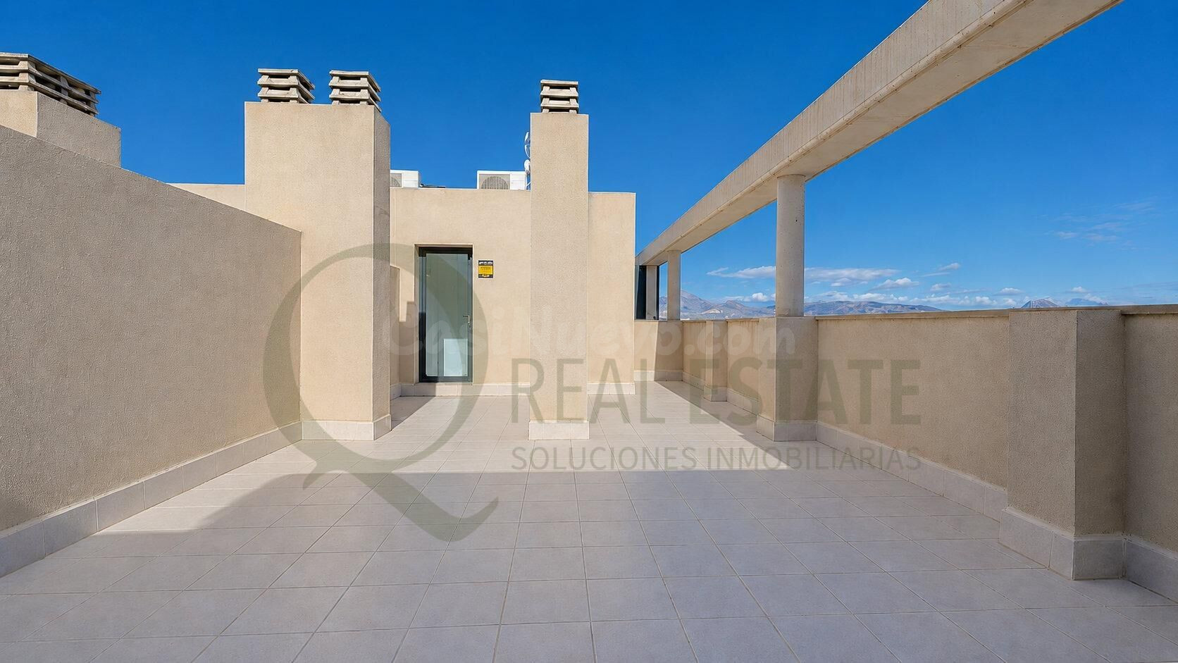 Ático dúplex de 4 habitaciones con amplias terrazas en Playa - foto 3