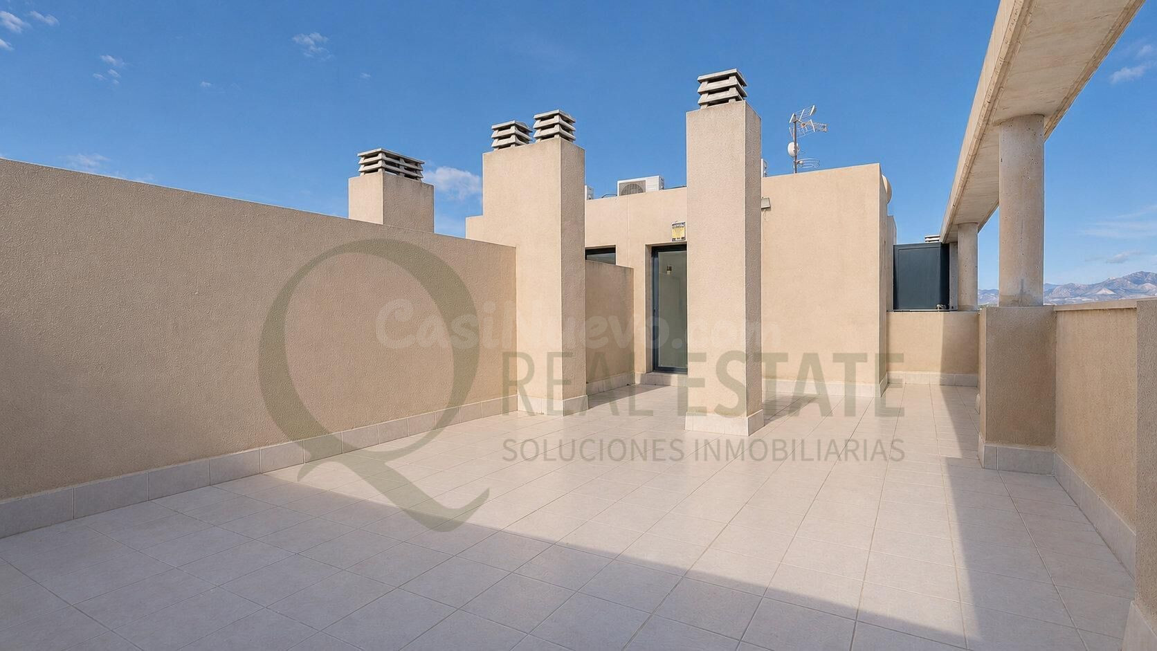 Ático dúplex de 4 habitaciones con amplias terrazas en Playa - foto 4