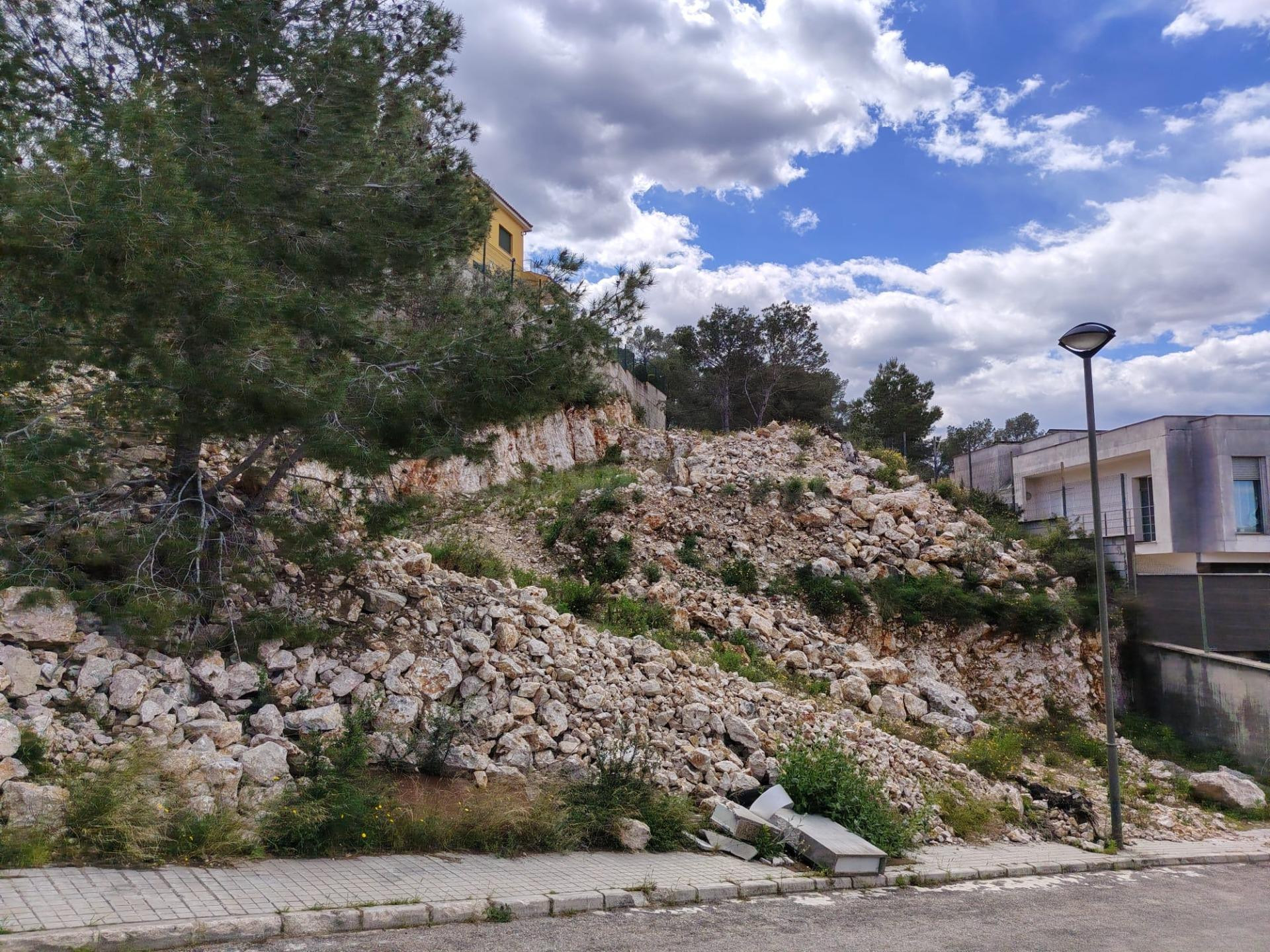 PARCELA EN URBANIZACIÓN EL RACO