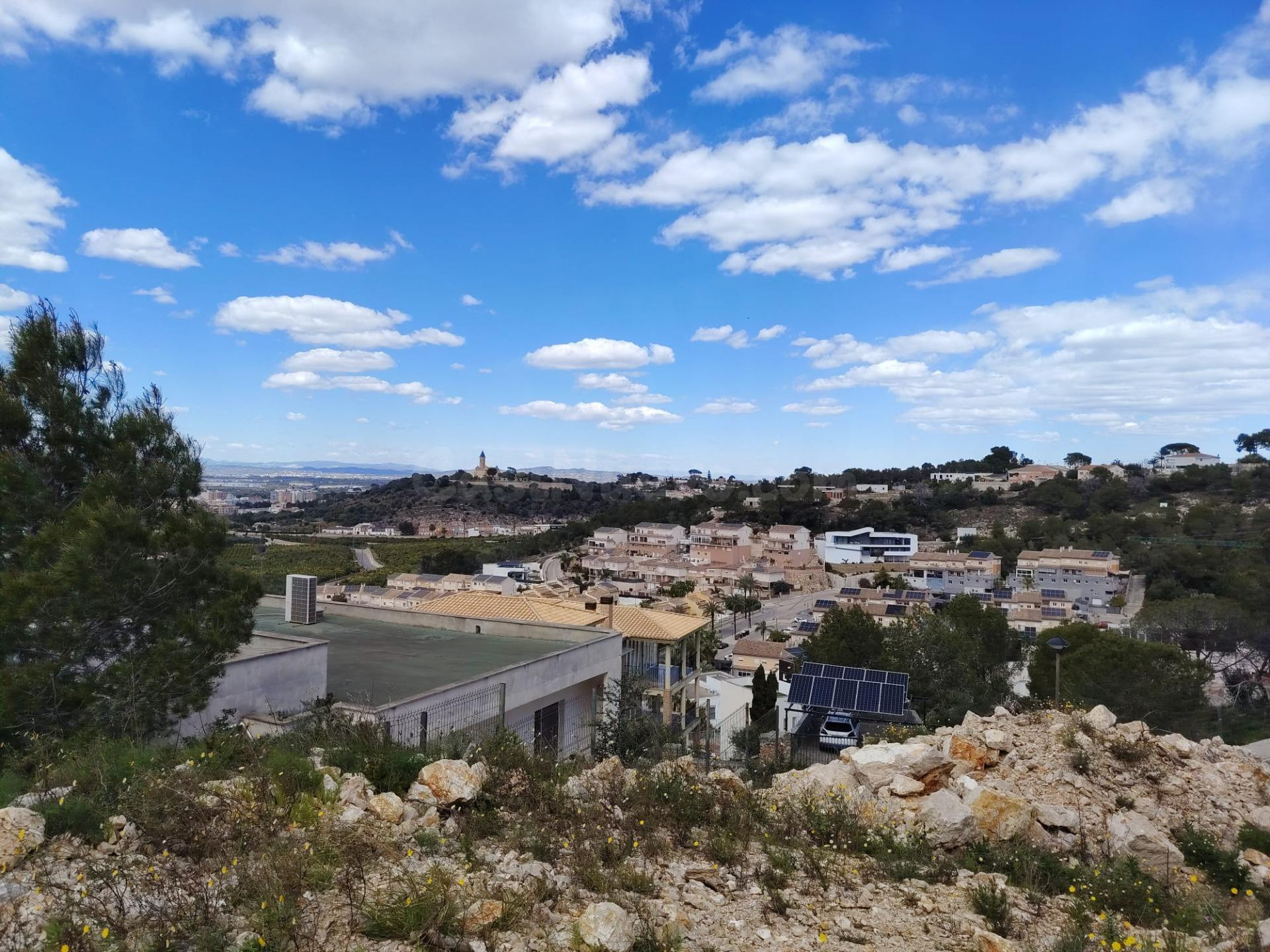 PARCELA EN URBANIZACIÓN EL RACO - foto 2