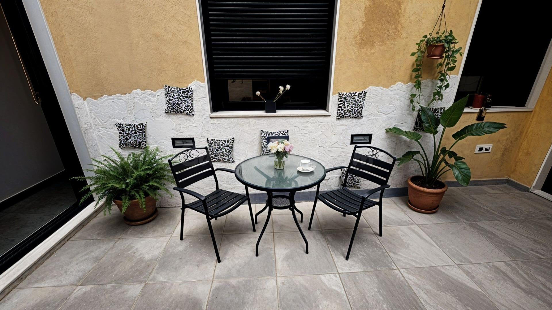 PLANTA BAJA CON MAGNIFICA TERRAZA QUE RODEA TODA LA CASA - foto 5