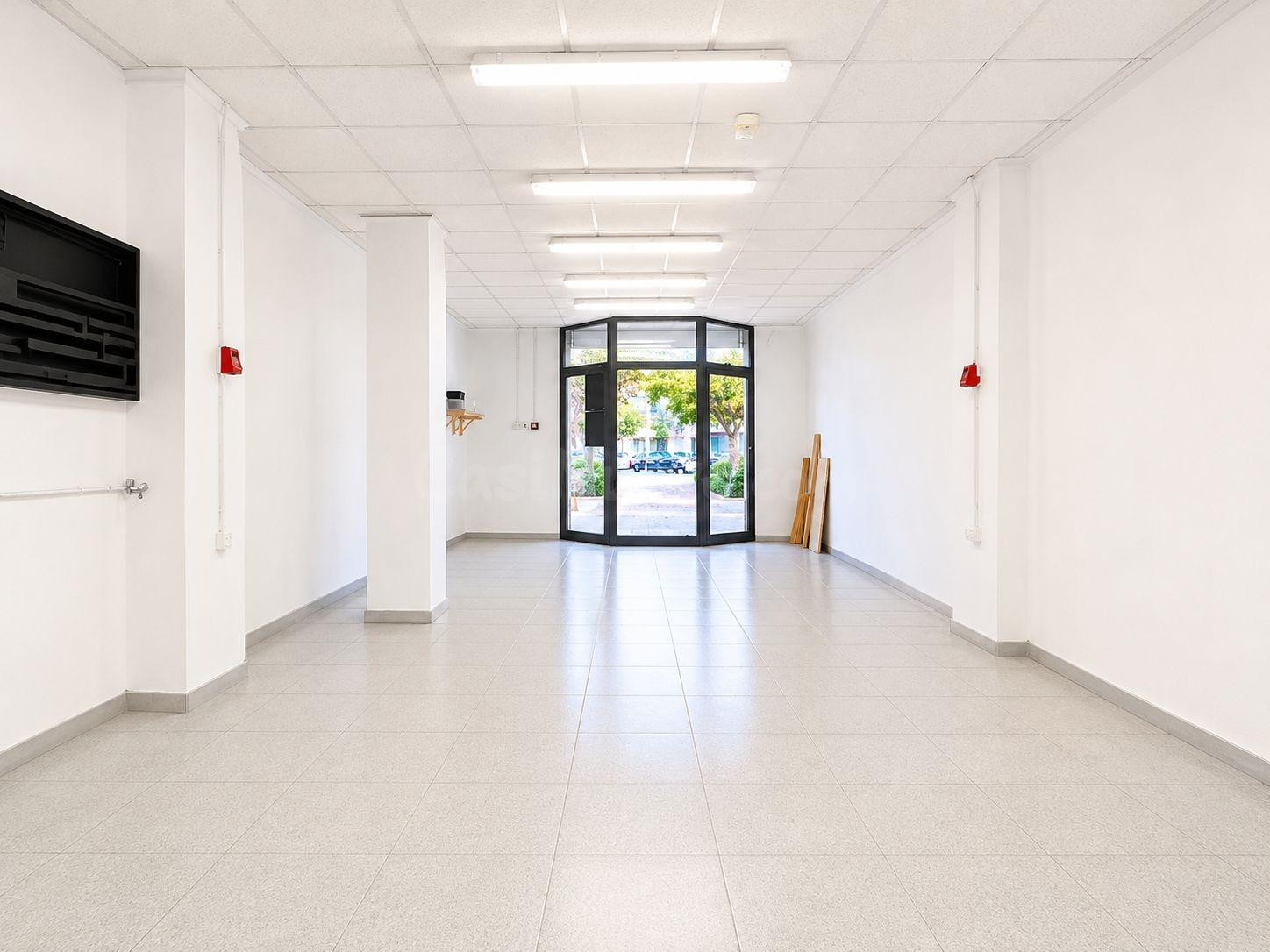 LOCAL COMERCIAL EN ALQUILER EN MALILLA – 69 m2 JUNTO AL HOSP