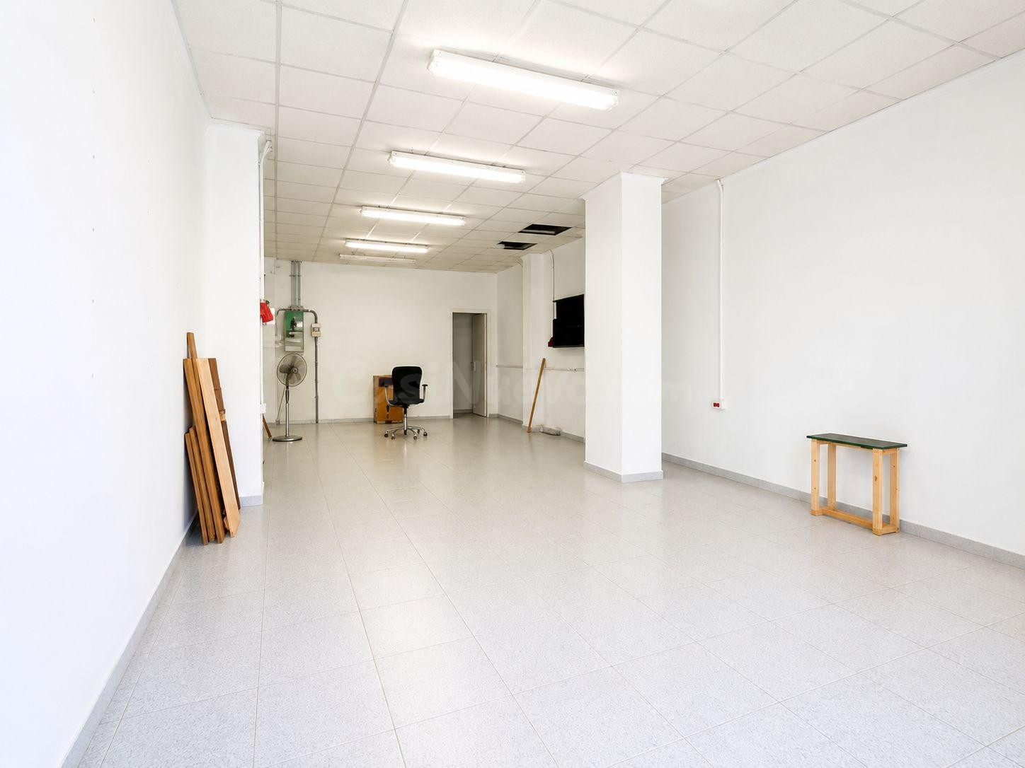 LOCAL COMERCIAL EN ALQUILER EN MALILLA – 69 m2 JUNTO AL HOSP - foto 2