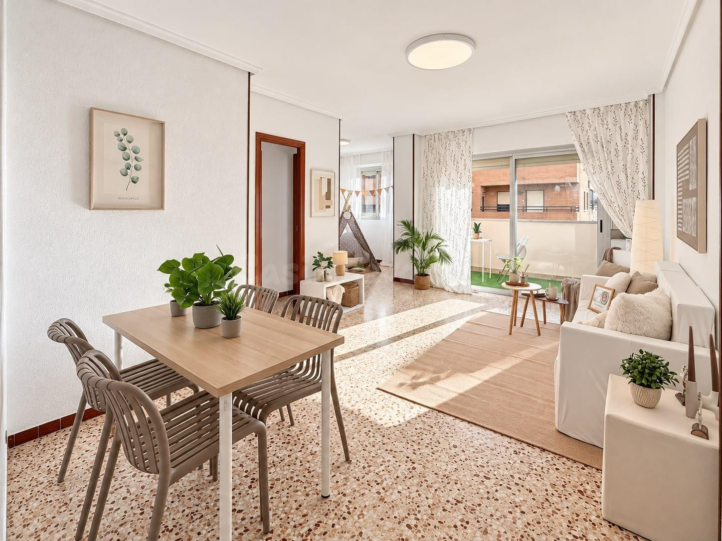 Amplio Piso en Malilla, Valencia - Ideal para Familias