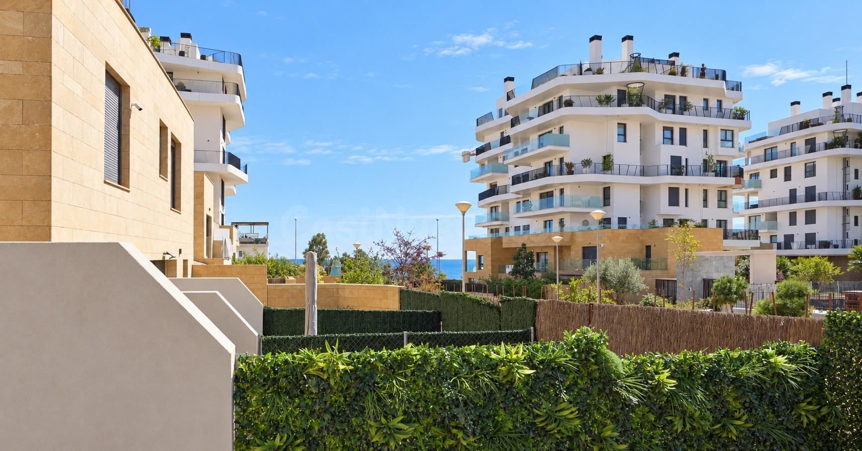 Chalet adosado en Playas del Torres con parcela privada y pi - foto 3