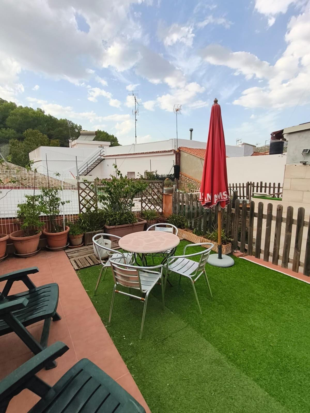 CASA DE PUEBLO REFORMADA CON PATIO Y TERRAZA (BARRACA A. VIV