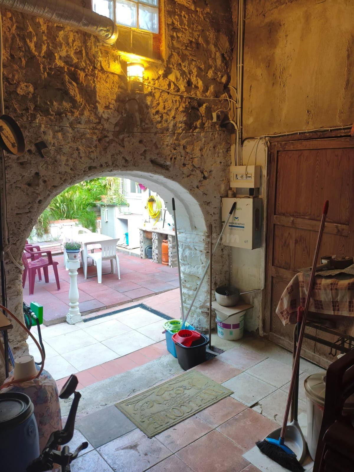 CASA DE PUEBLO REFORMADA CON PATIO Y TERRAZA (BARRACA A. VIV - foto 3