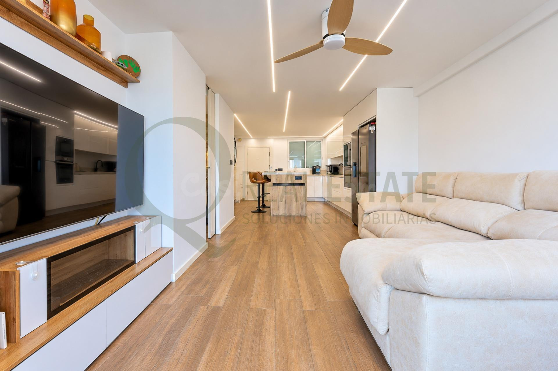 Piso en Playa de San Juan con terraza y piscina comunitaria - foto 2
