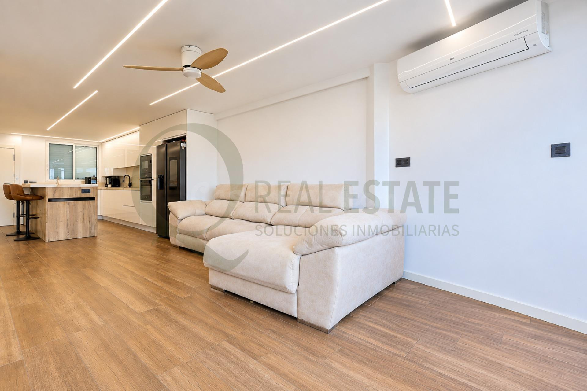 Piso en Playa de San Juan con terraza y piscina comunitaria - foto 4