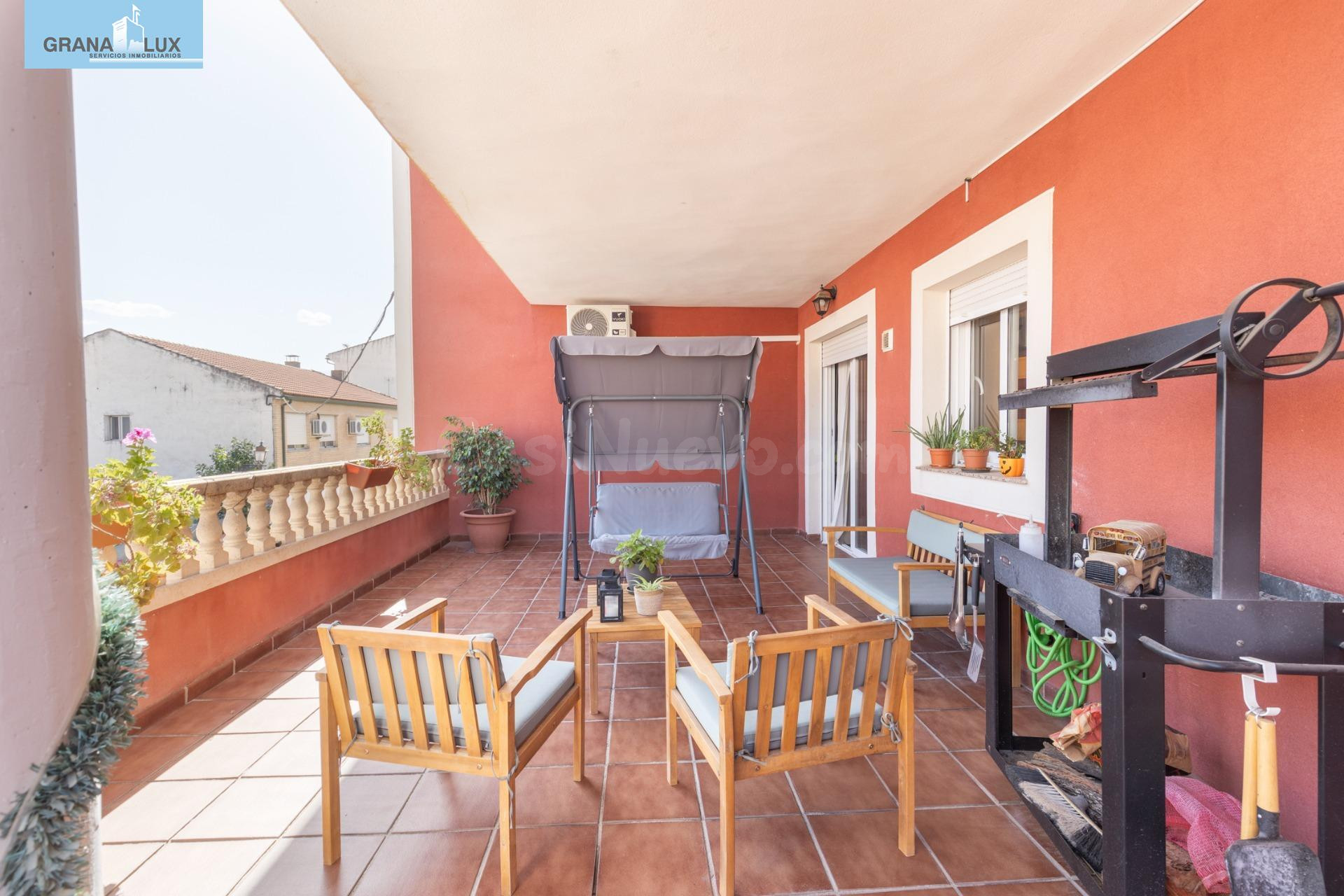 PISO CON TERRAZA DE 31 m2 Y COCHERA EN EL CENTRO DE HIJAR - foto 2