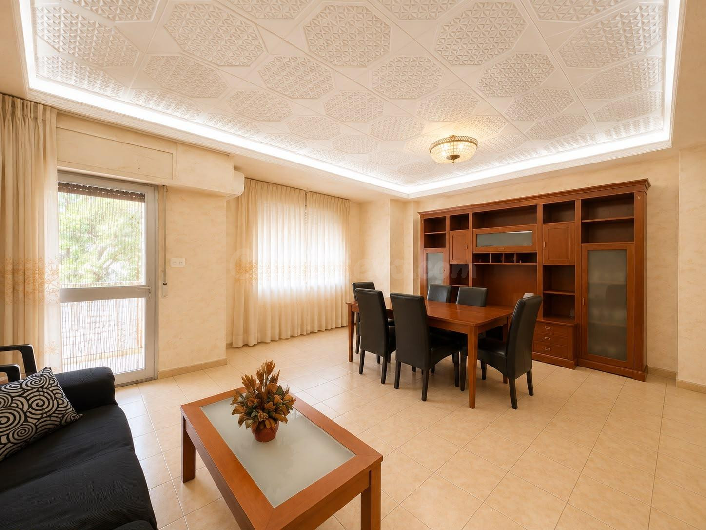 Vivienda de grandes dimensiones con terraza en el centro de  - foto 3